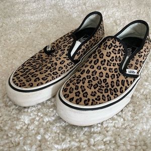 Leopard print Vans slides
